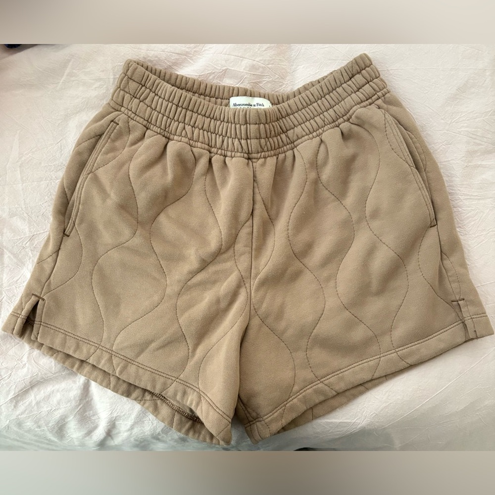 Abercrombie & Fitch Beige Quilted Athletic Shorts